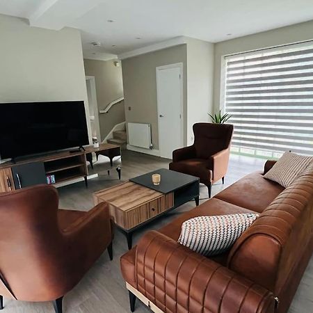 A House Designed For You… Edmonton Luaran gambar