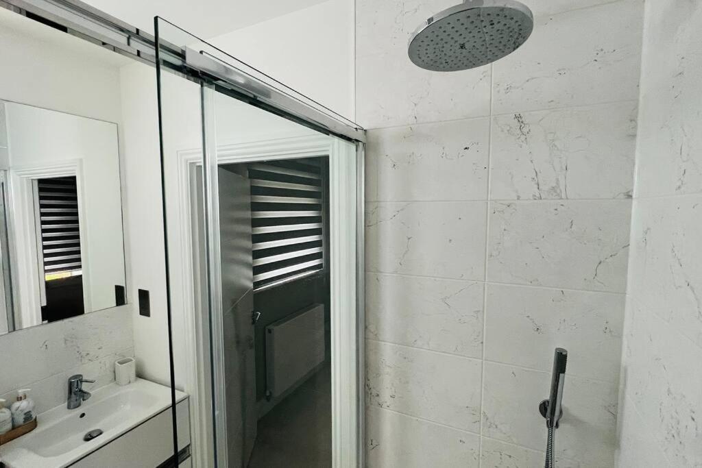 A House Designed For You… Edmonton Luaran gambar