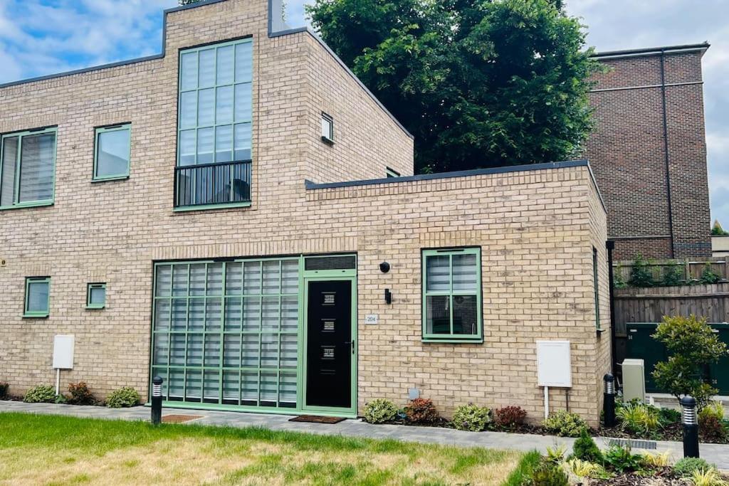 A House Designed For You… Edmonton Luaran gambar