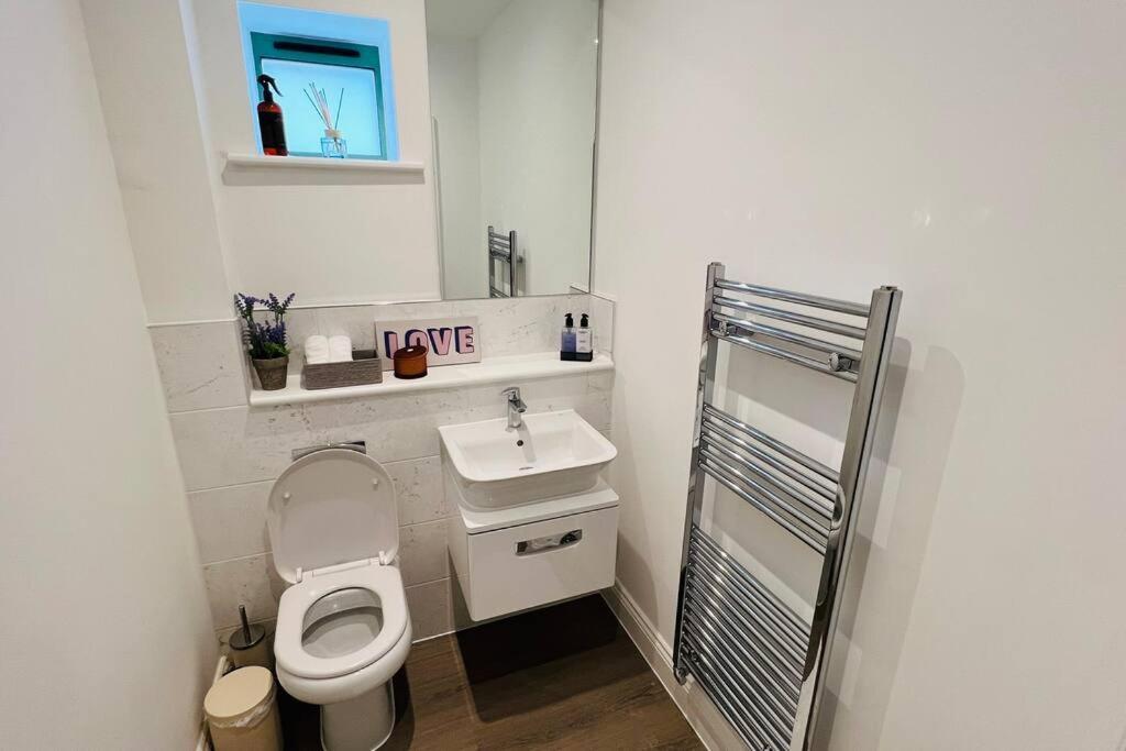 A House Designed For You… Edmonton Luaran gambar