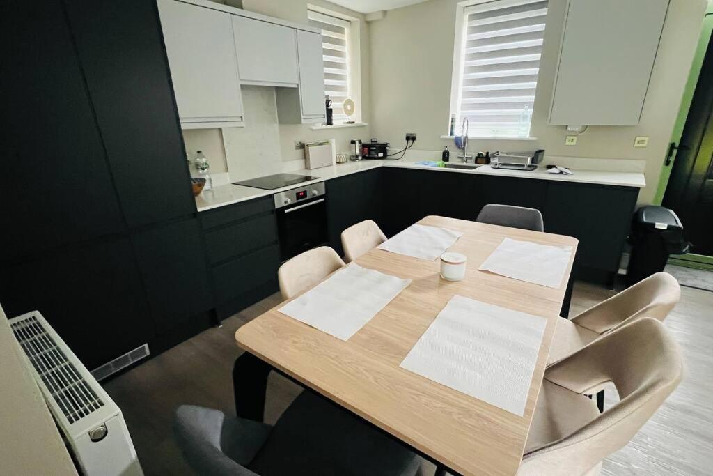 A House Designed For You… Edmonton Luaran gambar