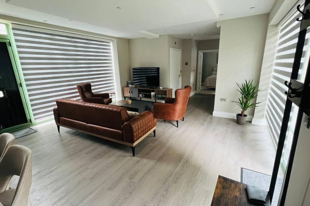 A House Designed For You… Edmonton Luaran gambar