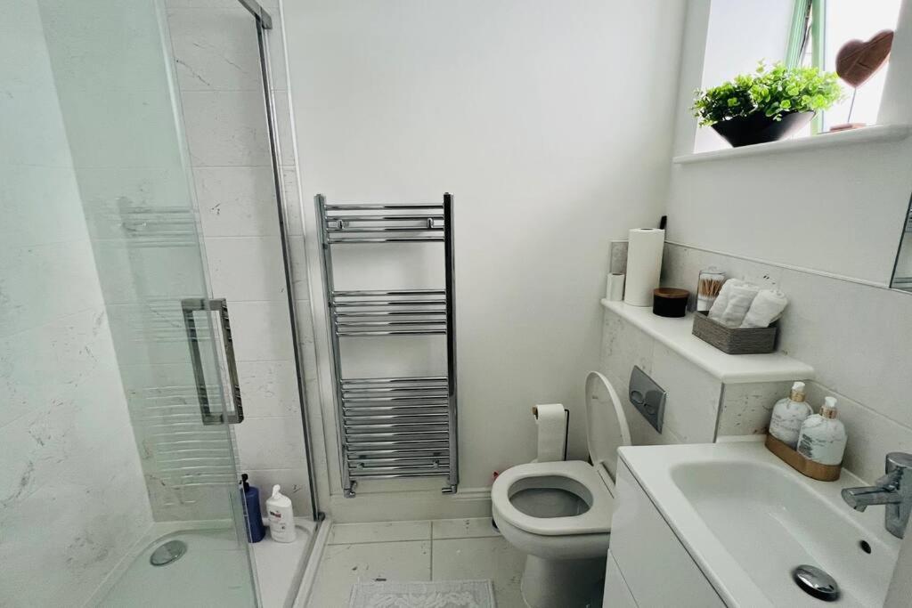 A House Designed For You… Edmonton Luaran gambar
